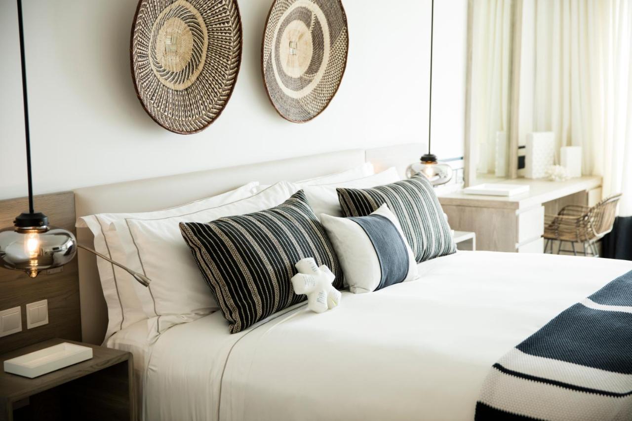 Lux* Grand Gaube Resort & Villas Eksteriør bilde A bedroom at the Cape Grace