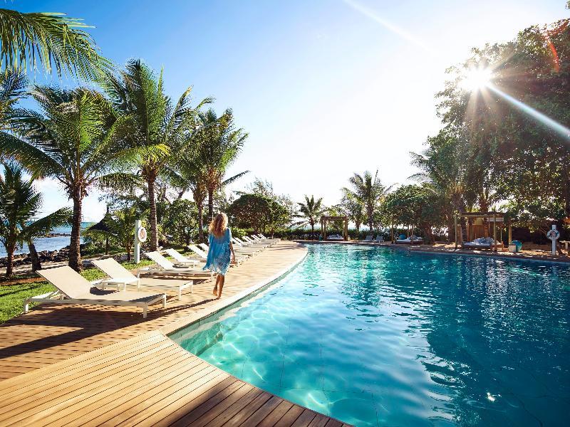 Lux* Grand Gaube Resort & Villas Eksteriør bilde The pool at the resort