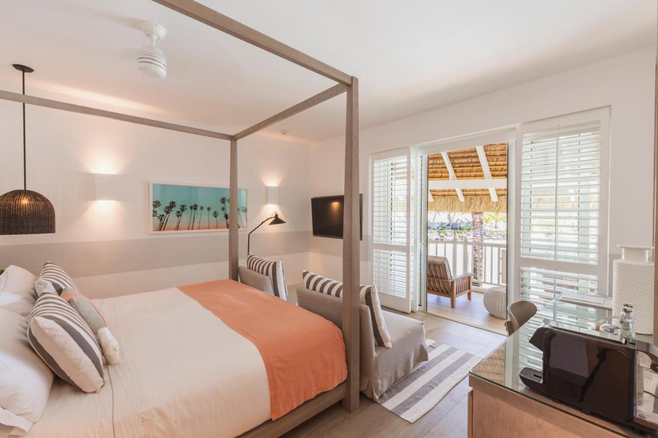 Lux* Grand Gaube Resort & Villas Eksteriør bilde A bedroom at the Shore Club